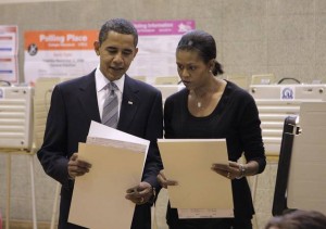 Barack Obama und seine Frau Michelle, der neue Präsident und die neue First Lady, bei ihre Stimmabgabe. 